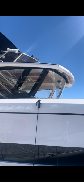 Windscreens for yachts, powerboats and sailing boats